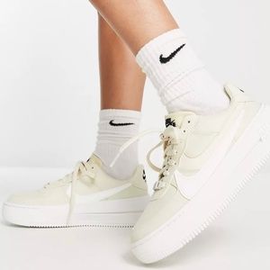 Nike AF1 Platform sneakers in fossil